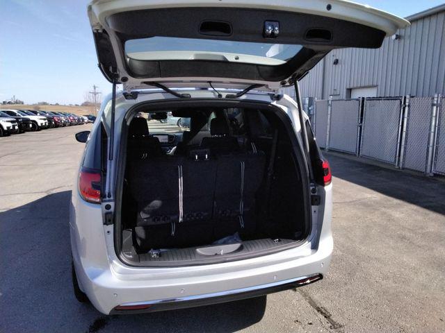 2026 Chrysler Pacifica Select AWD