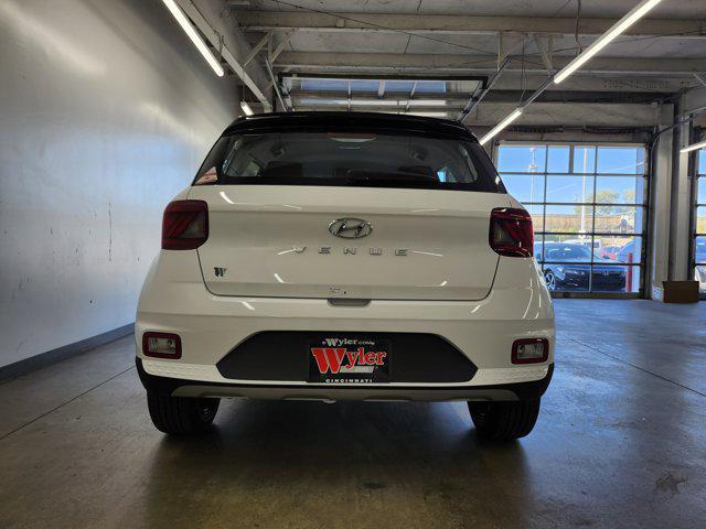 2026 Hyundai Venue SEL w/Two-Tone Roof