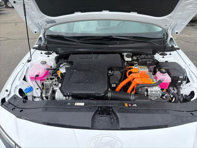 2025 Hyundai Elantra Hybrid Limited
