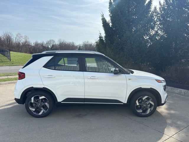 2026 Hyundai Venue SEL w/Two-Tone Roof