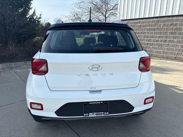 2026 Hyundai Venue SEL w/Two-Tone Roof