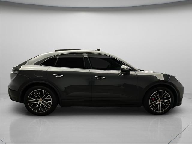 2025 Porsche Macan Electric 4S