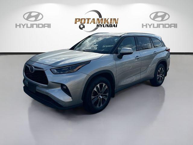 2022 Toyota Highlander Hybrid XLE for sale in MIAMI LAKES, FL