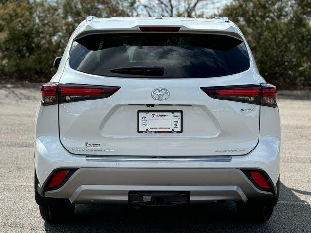 2026 Toyota Highlander Hybrid Platinum