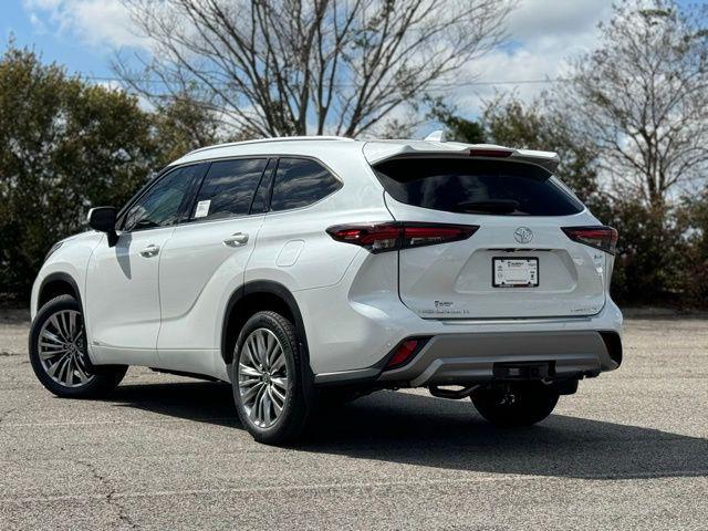 2026 Toyota Highlander Hybrid Platinum