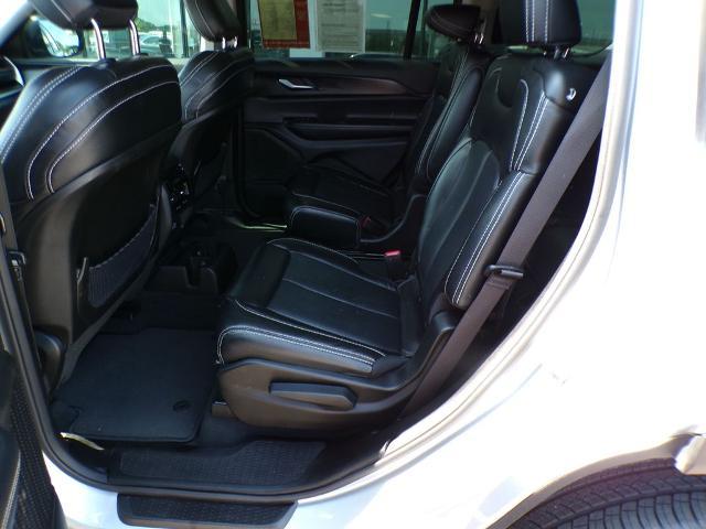 2024 Jeep Grand Cherokee L Laredo 4x2
