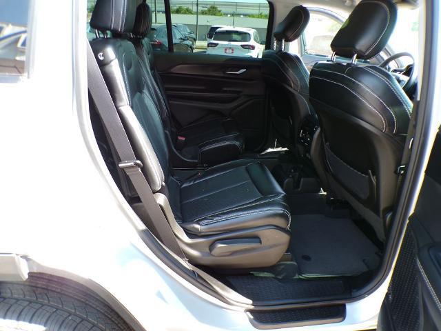 2024 Jeep Grand Cherokee L Laredo 4x2