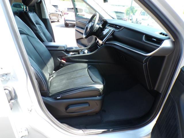 2024 Jeep Grand Cherokee L Laredo 4x2