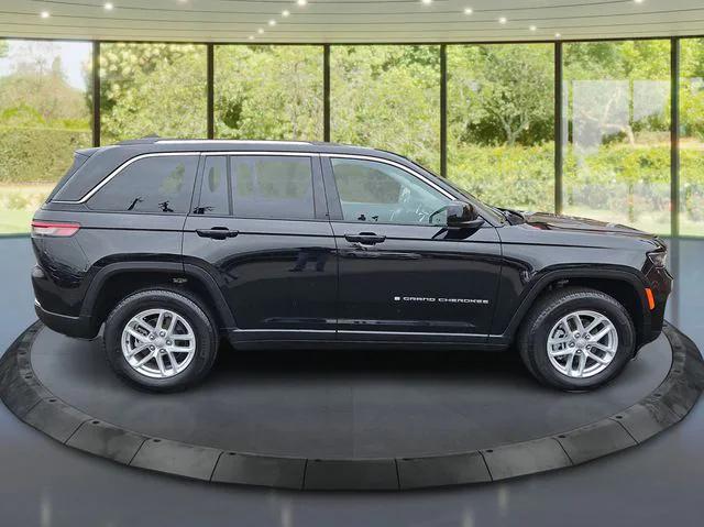 2023 Jeep Grand Cherokee Laredo 4x2 2023 Jeep Grand Cherokee Laredo 4x2