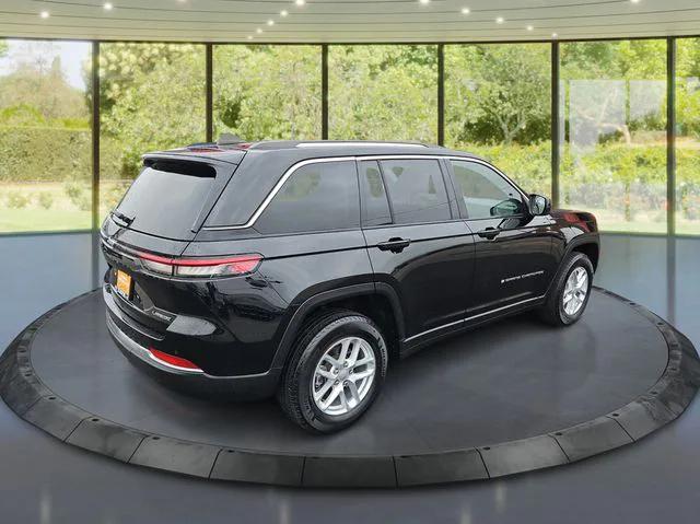 2023 Jeep Grand Cherokee Laredo 4x2 2023 Jeep Grand Cherokee Laredo 4x2