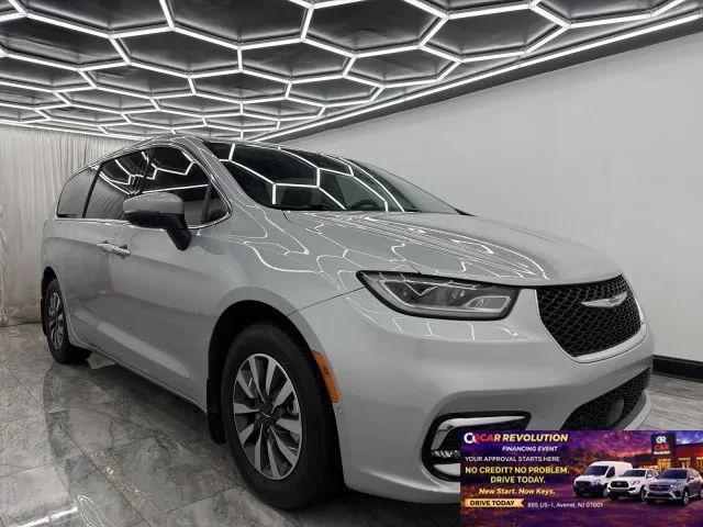 2023 Chrysler Pacifica Hybrid Touring L for sale in Avenel, NJ
