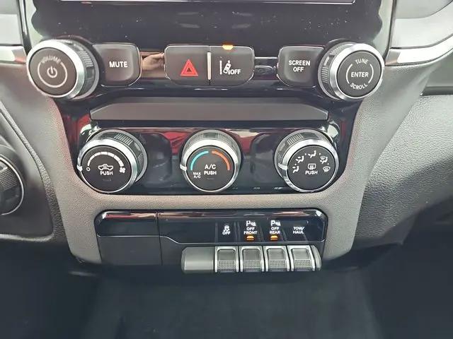2025 Ram 1500 Big Horn Crew Cab 4x4 5'7" Box