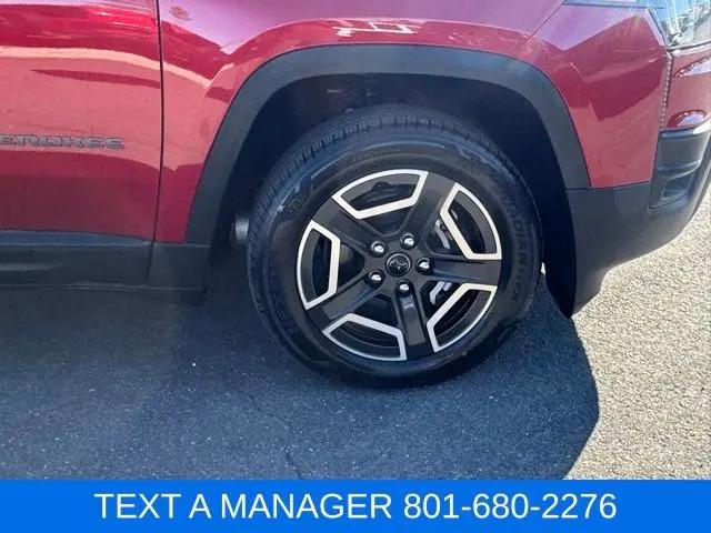 2026 Jeep Cherokee Laredo 4x4