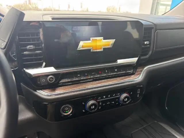 2023 Chevrolet Silverado 1500 4WD Crew Cab Short Bed LT with 2FL