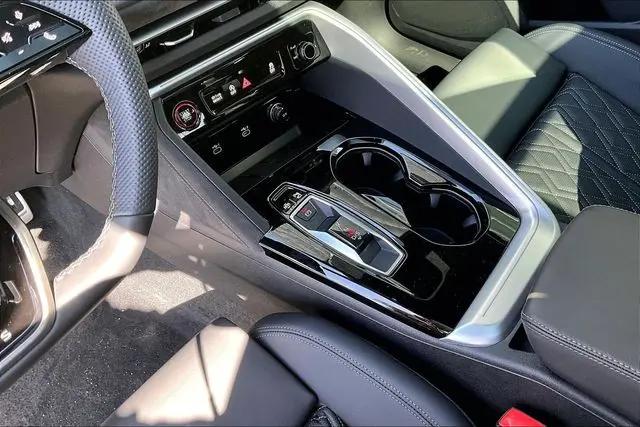 2025 Audi SQ5 Premium Plus TFSI quattro S tronic