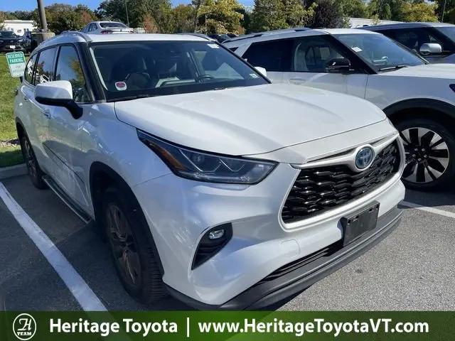 2022 Toyota Highlander Hybrid XLE Bronze Edition for sale in Burlington, VT