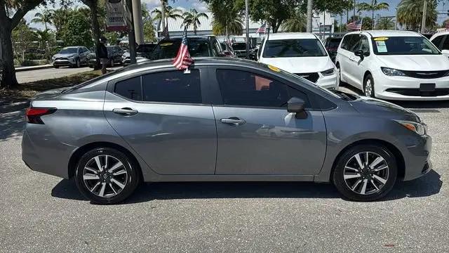 2021 Nissan Versa SV Xtronic CVT