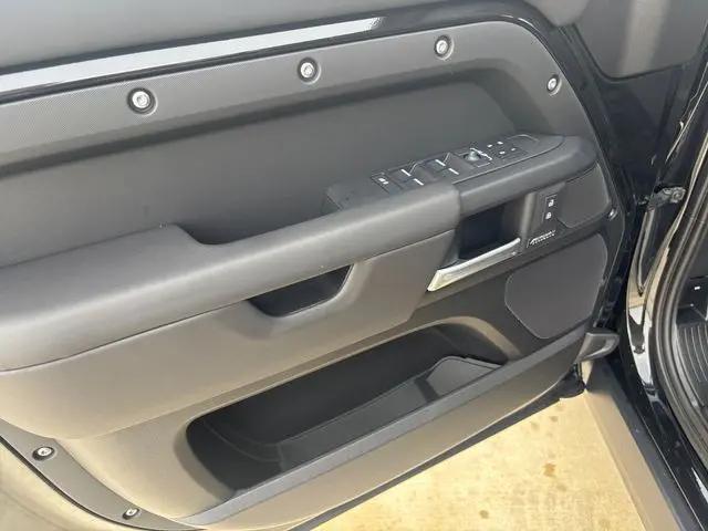 2026 Land Rover Defender P400 X-Dynamic SE