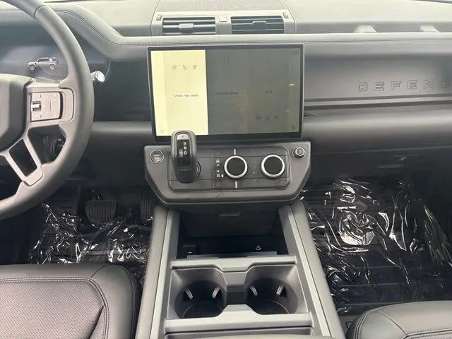 2026 Land Rover Defender P400 X-Dynamic SE