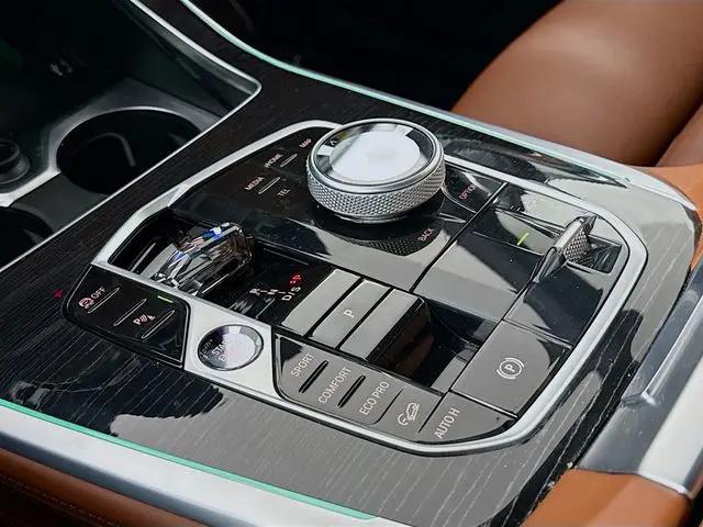 2024 BMW X7 M60i