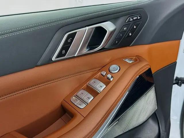 2024 BMW X7 M60i