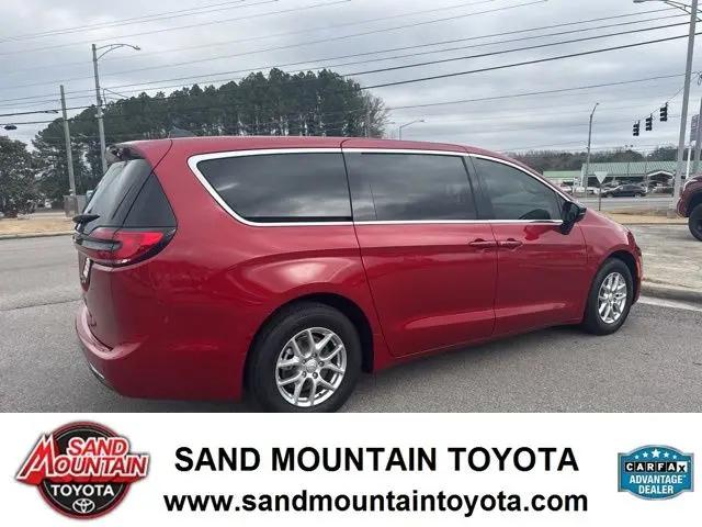 2025 Chrysler Pacifica Select
