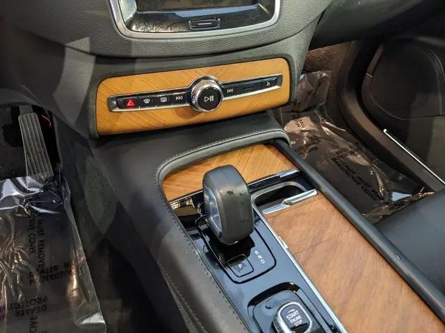 2024 Volvo XC90 B5 Plus Bright Theme