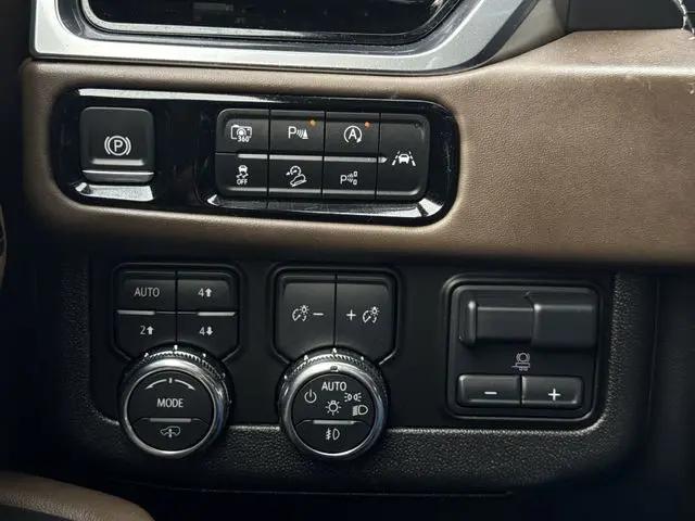 2025 GMC Yukon XL 4WD Denali Ultimate