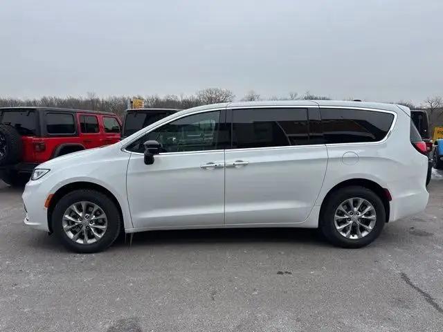 2026 Chrysler Pacifica Select AWD