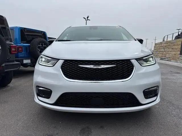 2026 Chrysler Pacifica Select AWD