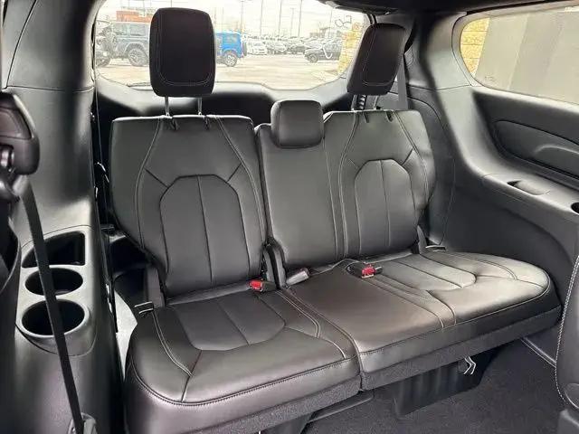 2026 Chrysler Pacifica Select AWD
