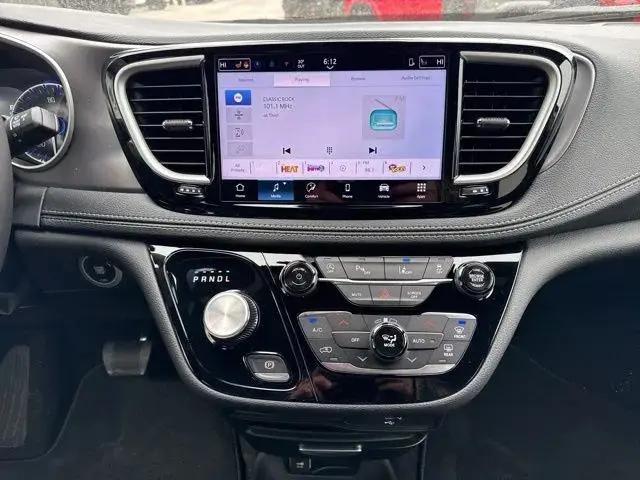 2026 Chrysler Pacifica Select AWD