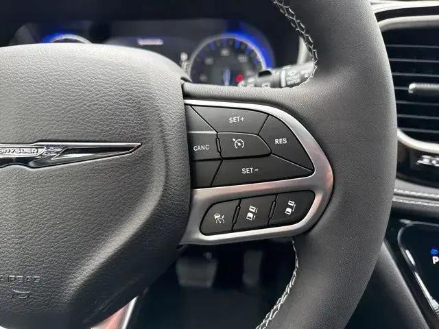 2026 Chrysler Pacifica Select AWD
