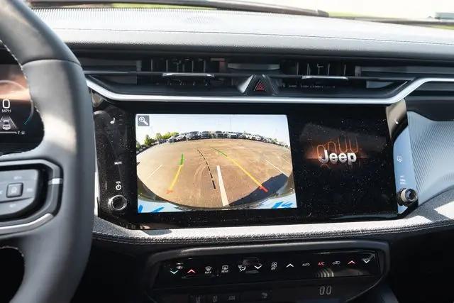 2026 Jeep Cherokee Laredo 4x4