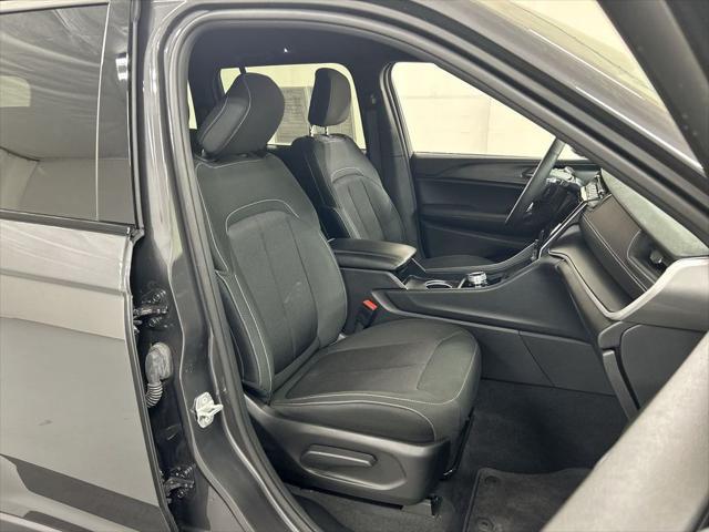 2025 Jeep Grand Cherokee Laredo 4x4