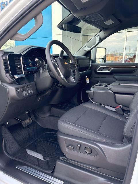 2026 Chevrolet Silverado 3500HD Crew Cab, Long Bed, LT Dual Rear Wheel, RWD