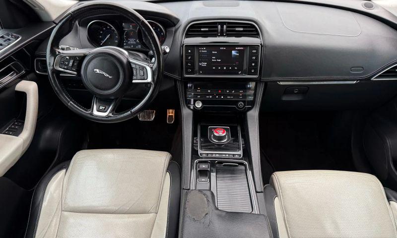 2018 Jaguar F-PACE 25t R-Sport