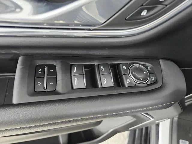 2023 Chevrolet Suburban 4WD Premier
