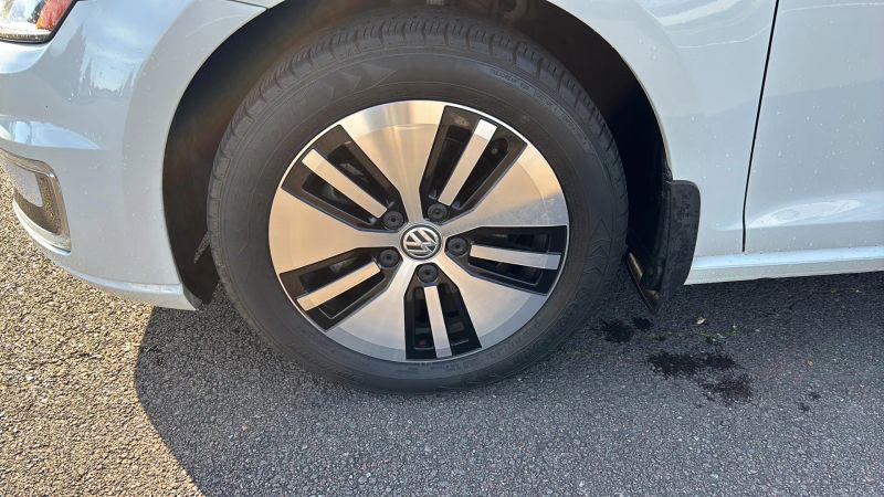 2016 Volkswagen e-Golf SE