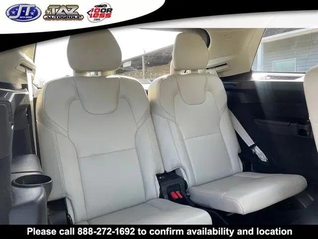 2017 Volvo XC90 T6 Momentum