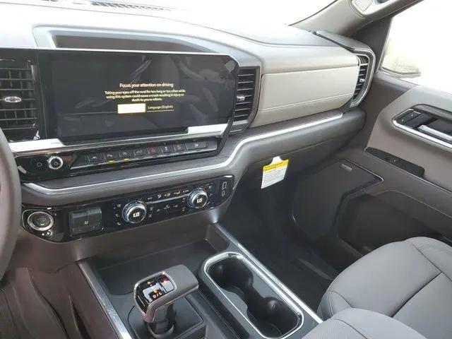 2026 GMC Sierra 1500 Crew Cab, Short Bed, SLT, 4WD