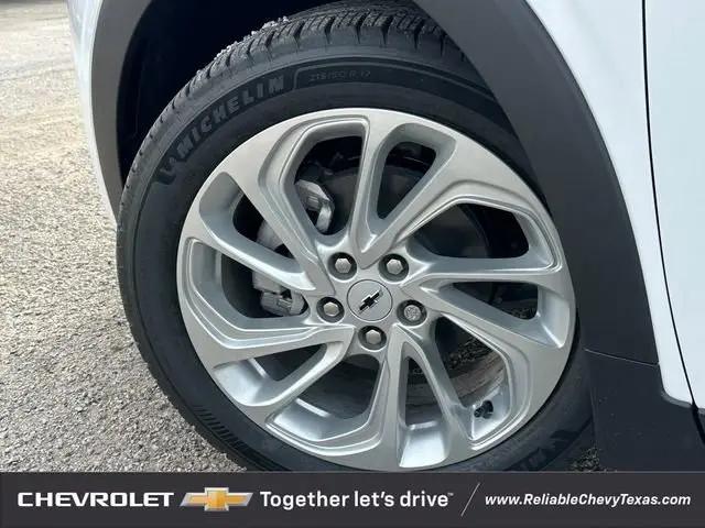 2027 Chevrolet Bolt LT FWD