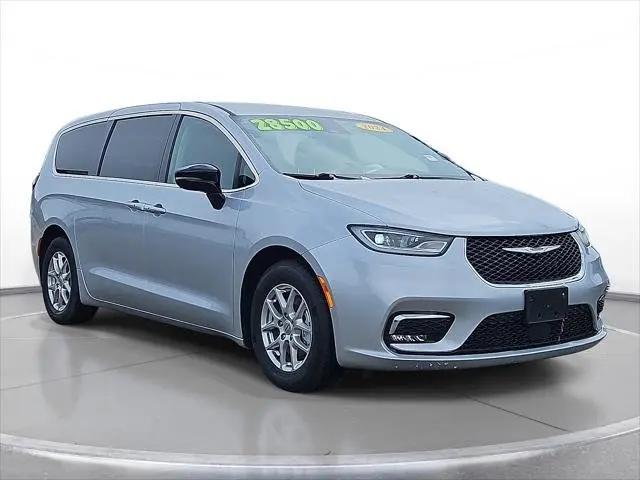 2024 Chrysler Pacifica Touring L for sale in Urbana, OH