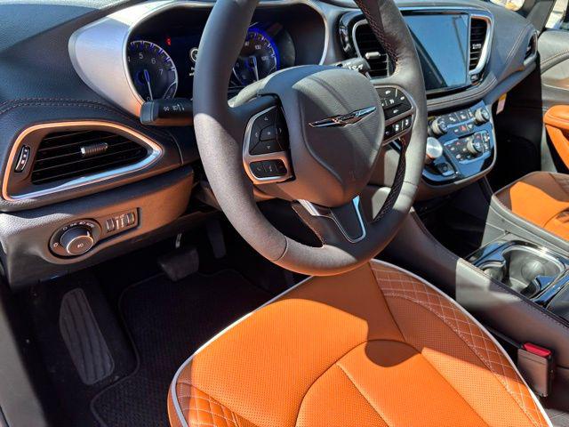 2026 Chrysler Pacifica Pinnacle AWD