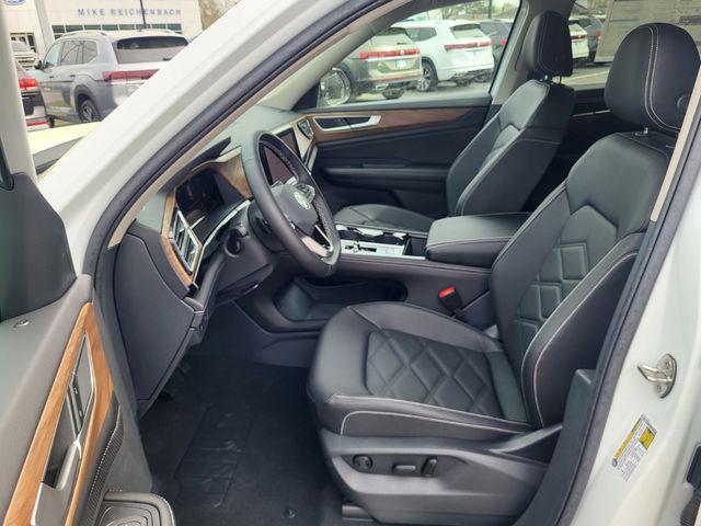 2026 Volkswagen Atlas SE with Technology