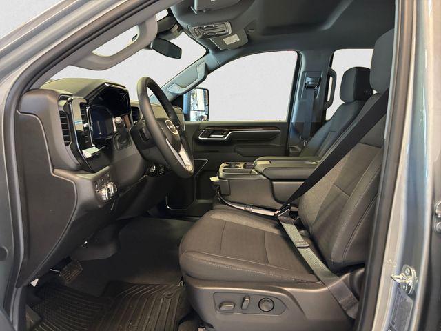 2026 GMC Sierra 2500HD Crew Cab, Standard Bed, SLE, 4WD