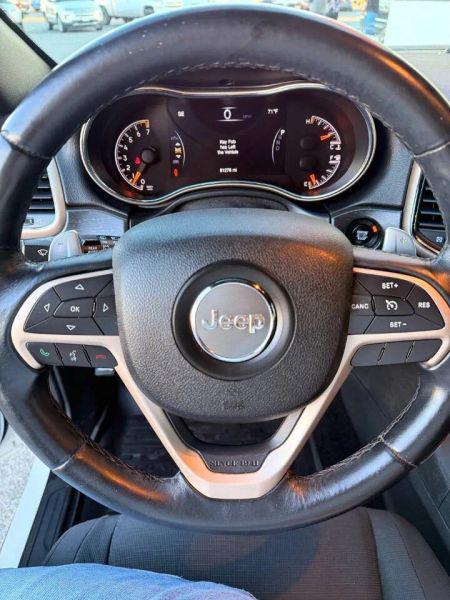 2017 Jeep Grand Cherokee Laredo 4x2