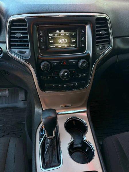2017 Jeep Grand Cherokee Laredo 4x2
