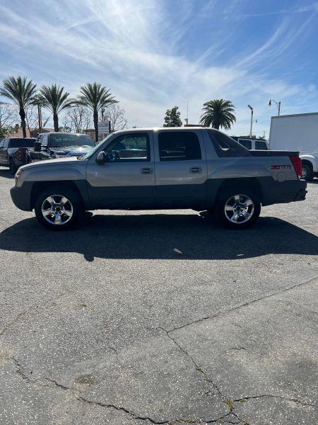 2002 Chevrolet Avalanche Base