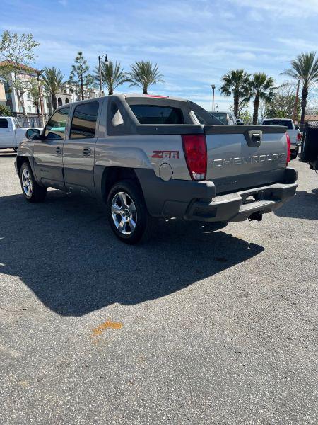2002 Chevrolet Avalanche Base